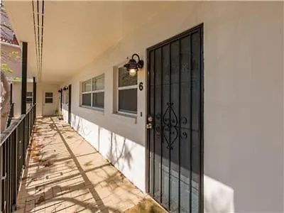 Apartment Bay Watch #6 ➠ Waterfront Retreat With Bay Views • Walk To Beach