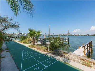 Bay Watch #6 ➠ Waterfront Retreat With Bay Views • Walk To Beach