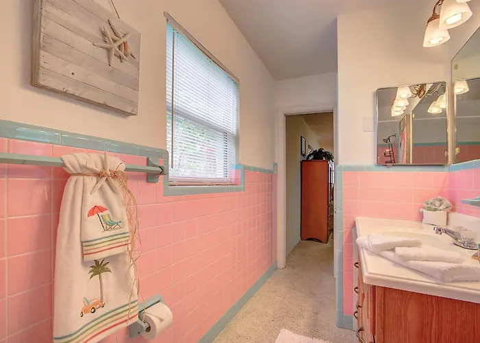 Bay Watch #6 ➠ Waterfront Retreat With Bay Views • Walk To Beach Clearwater Beach