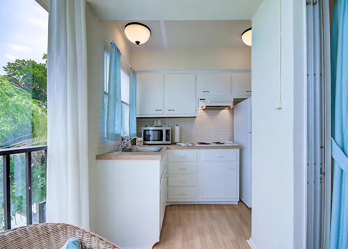 Bay Watch #6 - Weekly Apartment *